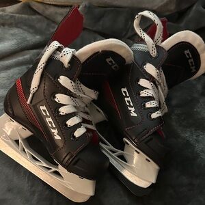 CCM jet speed FT455 Black and White ice Skates with Red